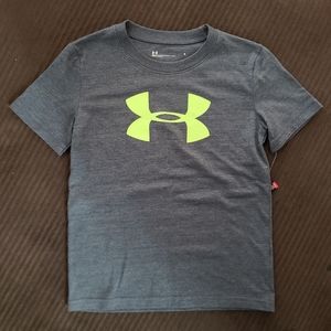 NWT Under Armour boys logo shirt